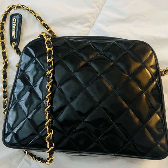 Chanel  SOLD vintage Black Quilted Leather Bag
Gold plated chain and zipper pull - Picture 3 of 12